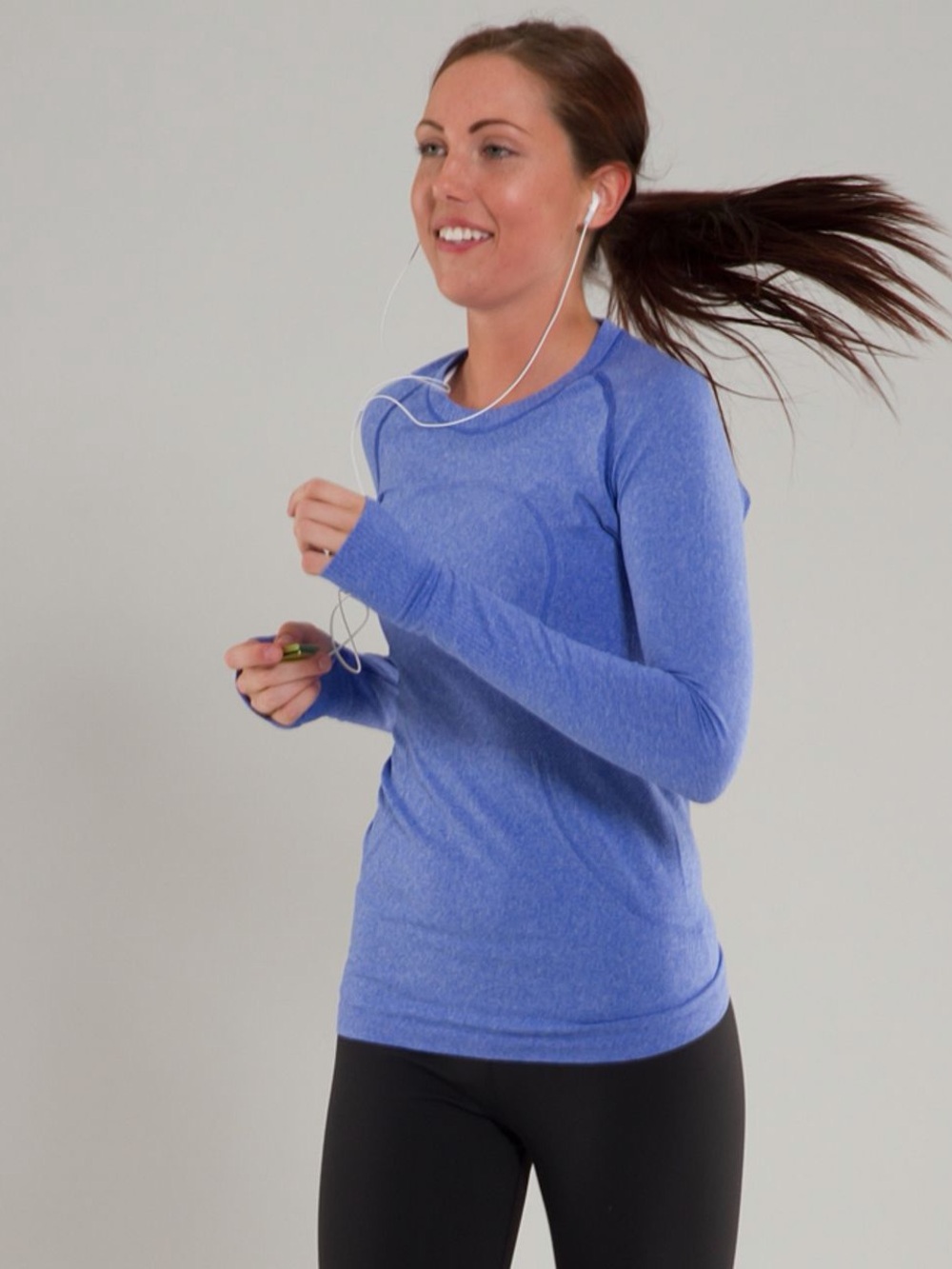074. Lululemon Run: Swiftly Tech Long Sleeve
Rocksteady blue or pigment blue 6